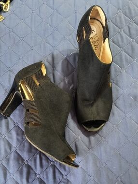 Life Stride Black Suede Peep-Toe Elastic Side Heel Booties